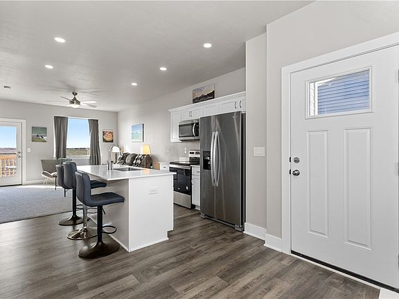 2nd image of 402 NE Whitetail Dr