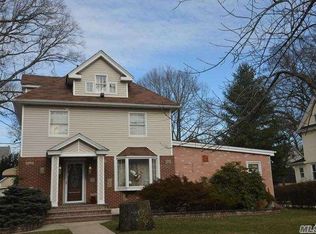 194 Randall Ave #194, Freeport, NY 11520