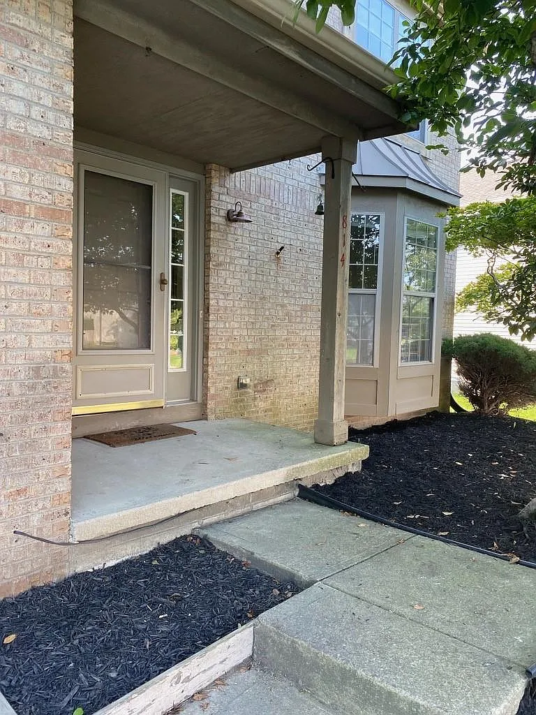 4 bed, 2.5 bath, 1991 sqft, $2,600 — Photo 2