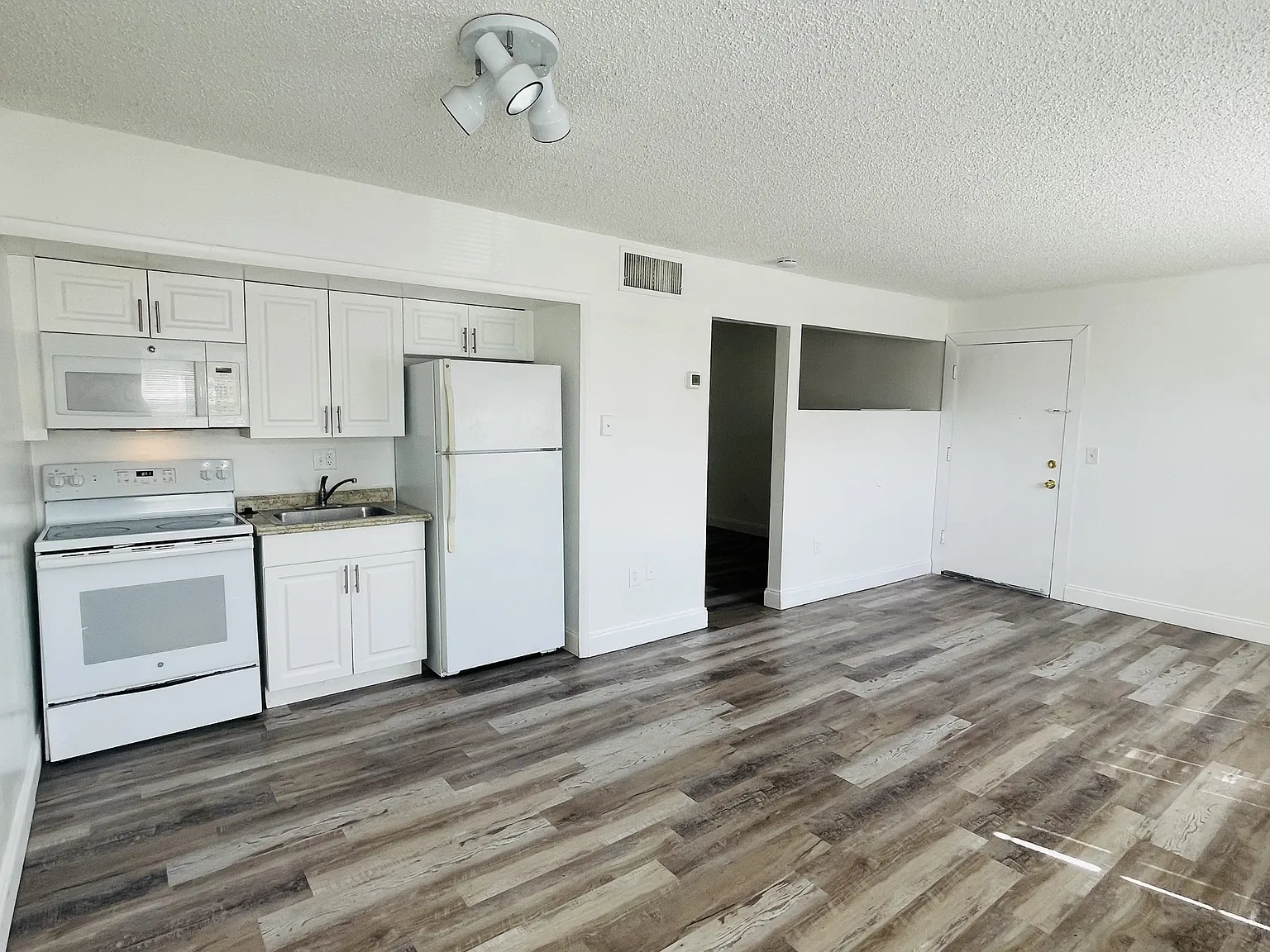 5317 Curry Ford Road, O201 - O201 — Photo 4
