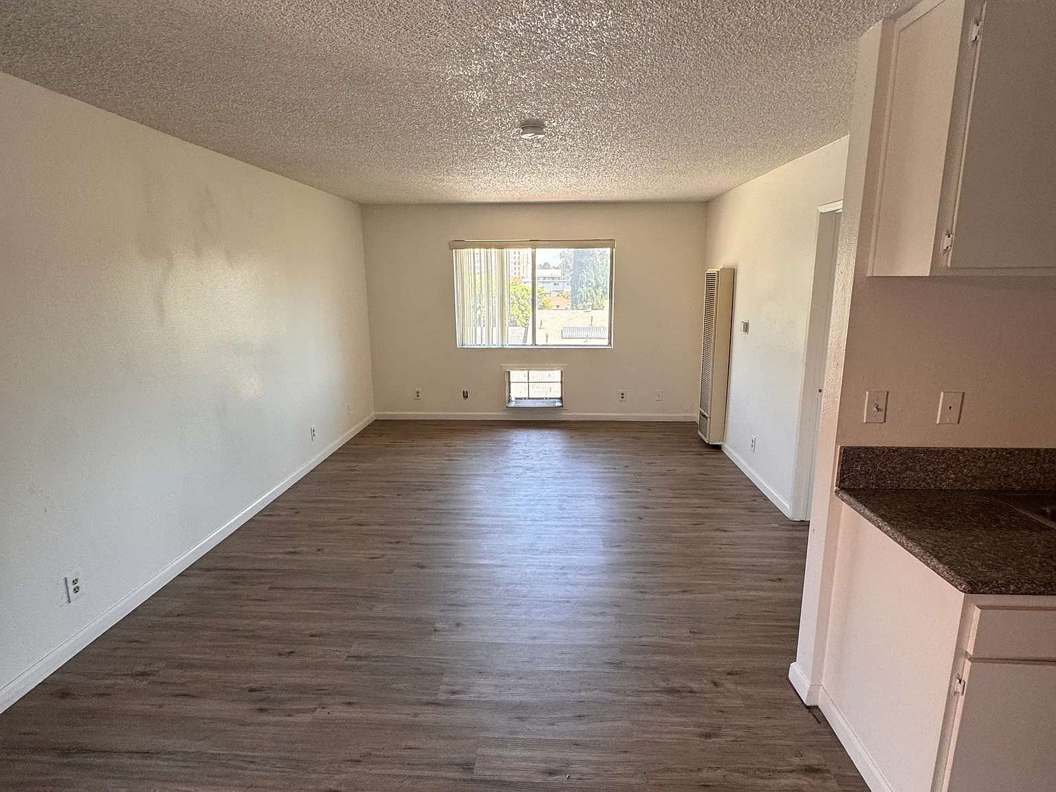 2 bed, 750 sqft, $2,100 — Photo 2