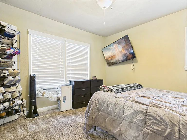 608 Highlands St — Photo 15