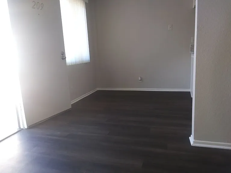 17740 Scherzinger Ln — Photo 29