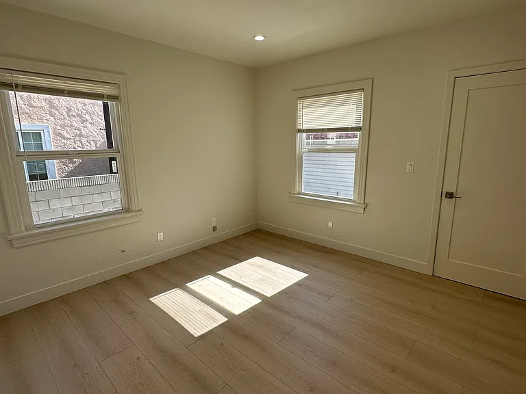 215 Sinclair Ave #215 — Photo 11
