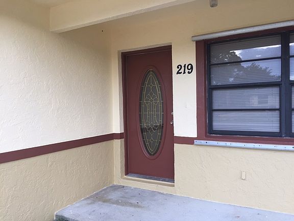 4th image of 219 NW 28th Ter