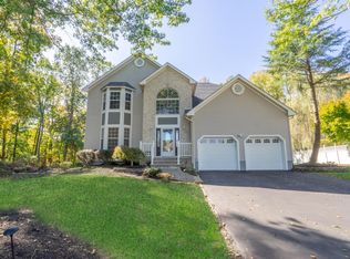 26 Woodruff Dr, Matawan, NJ 07747