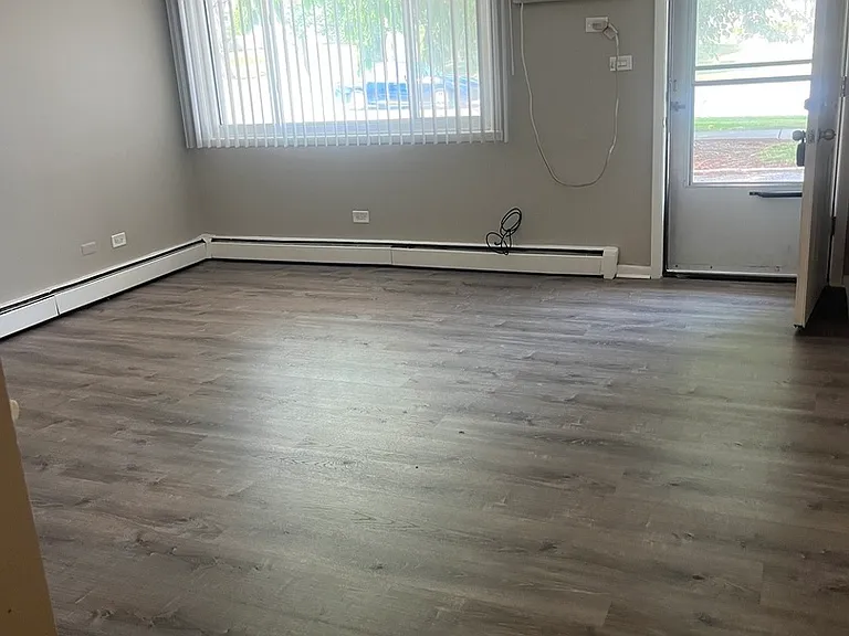 8817 S Roberts Rd #3 — Photo 2