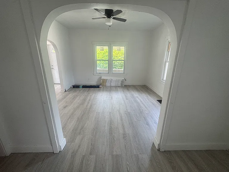 335 Elberen St — Photo 4
