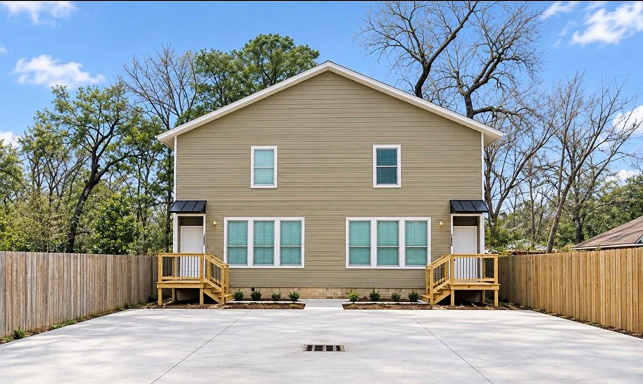 2 bed, 2.5 bath, 2616 sqft, $1,650 — Photo 1