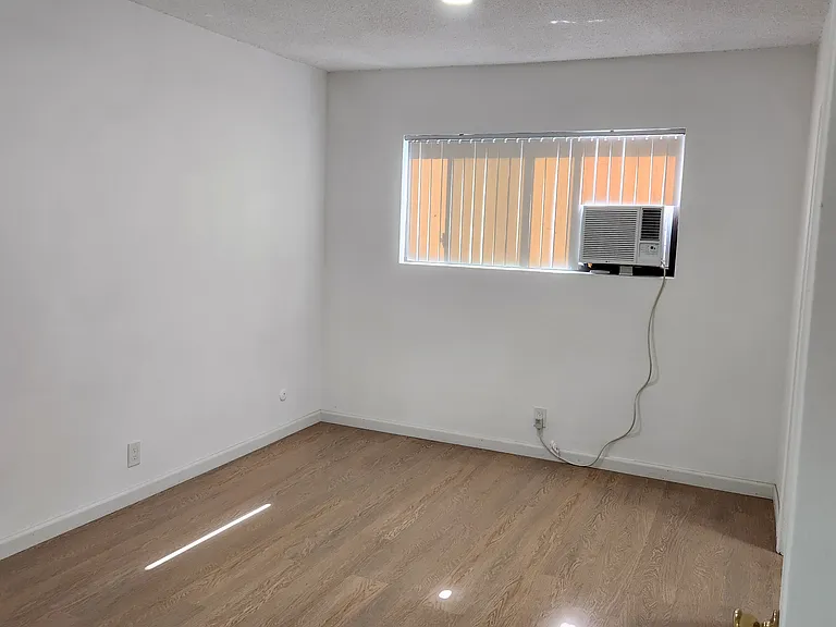 6561 Fulton Ave #14 — Photo 23