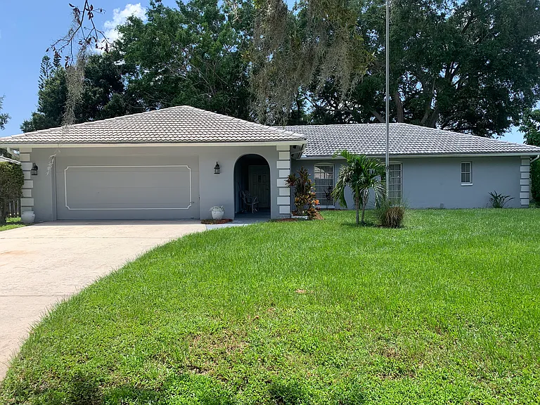 1780 Riviera Cir — Photo 1