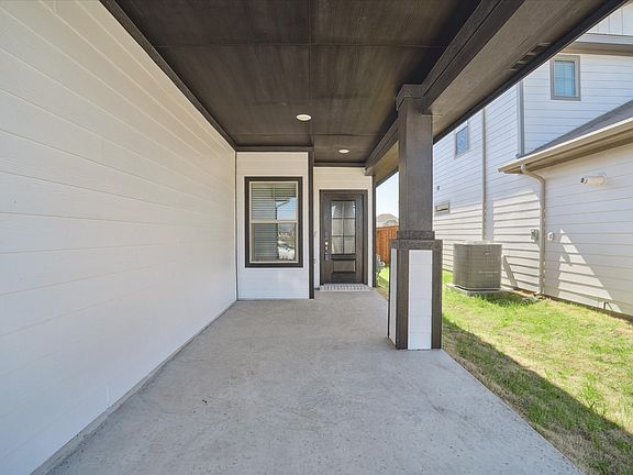 3rd image of 4127 Lavon Dr