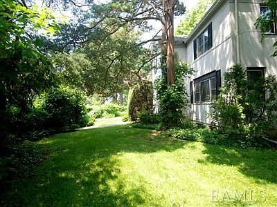 4th image of 17 Monroe Ave