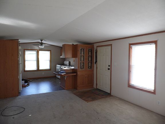 3rd image of 15 Neal Park Ln