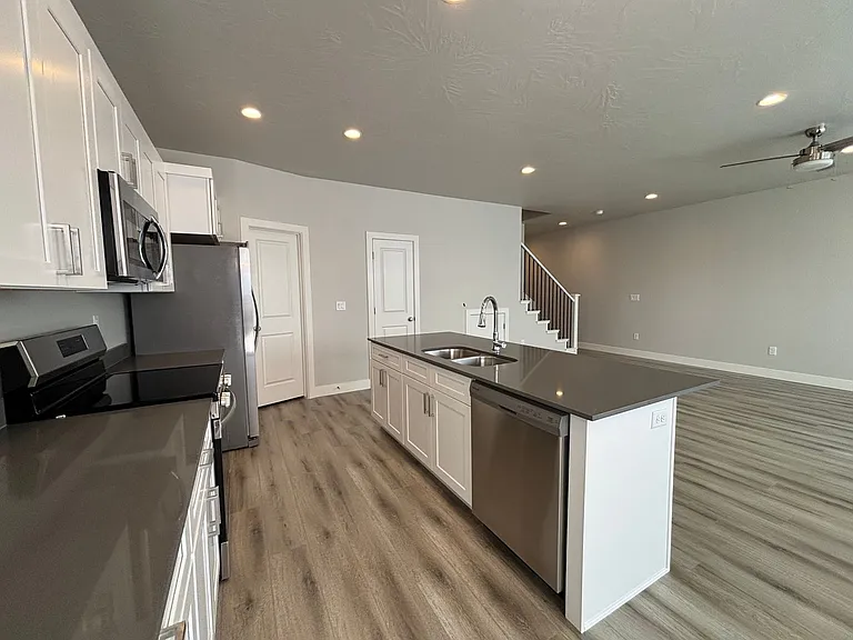 1073 S 4380 W — Photo 12