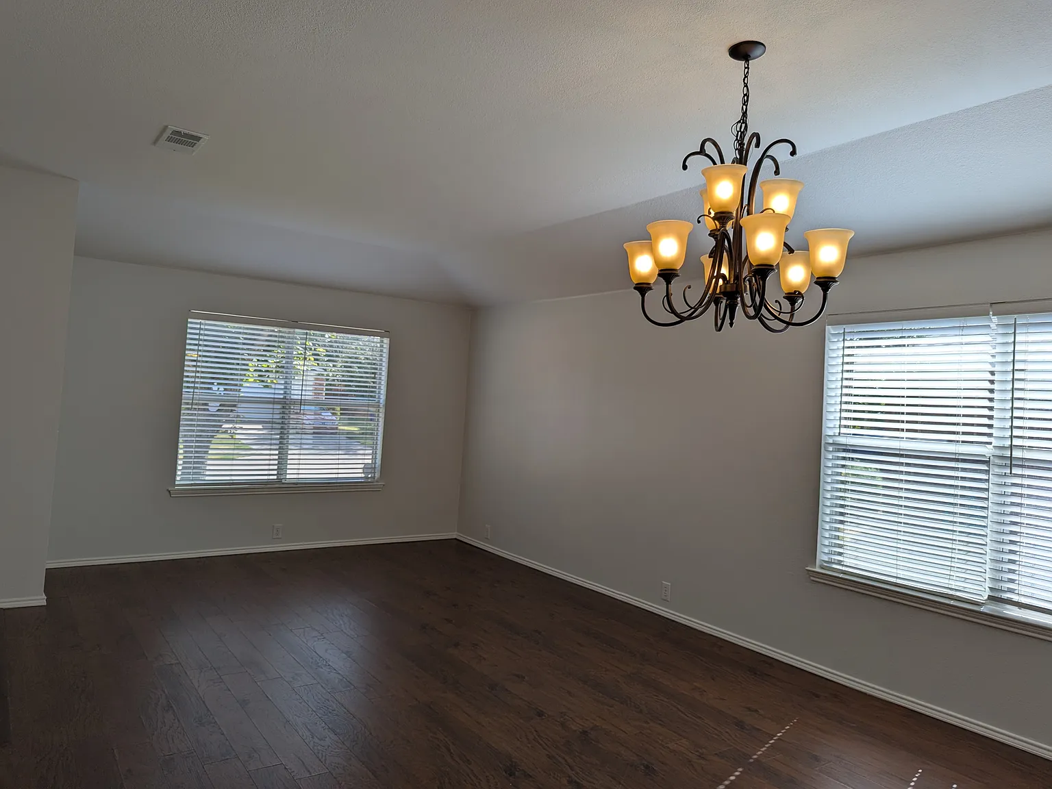 3 bed, 1872 sqft, $2,095 — Photo 4