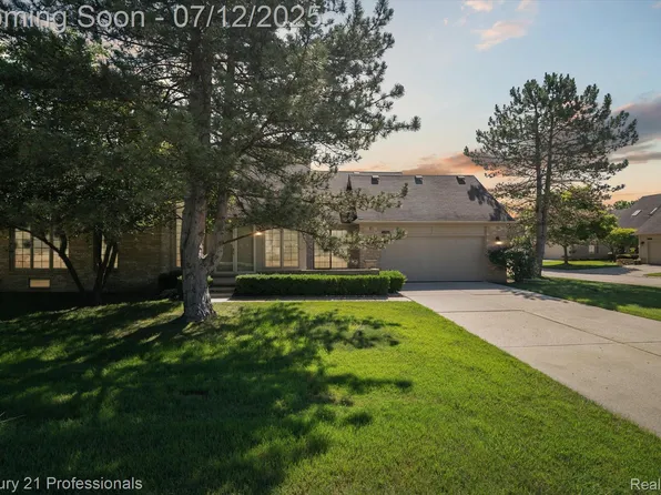 17012 Coral Ln, Macomb, MI 48042