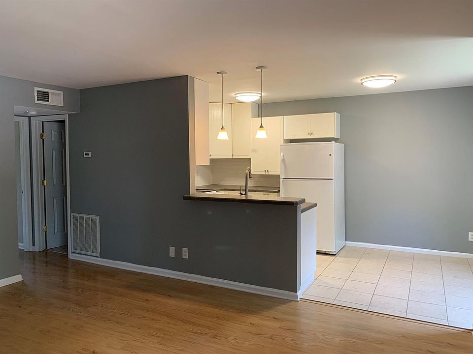 1st image of 333 E 4th St APT B3