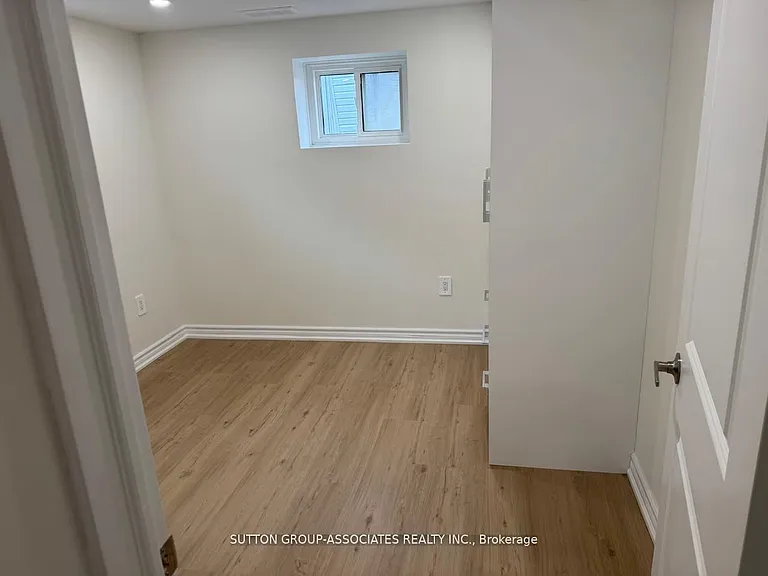 121 Yardley Ave — Photo 18