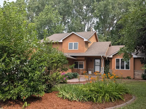 2455 Queensport Rd, Woodbury, MN 55125