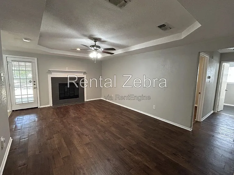 6005 Lindy Ln — Photo 2