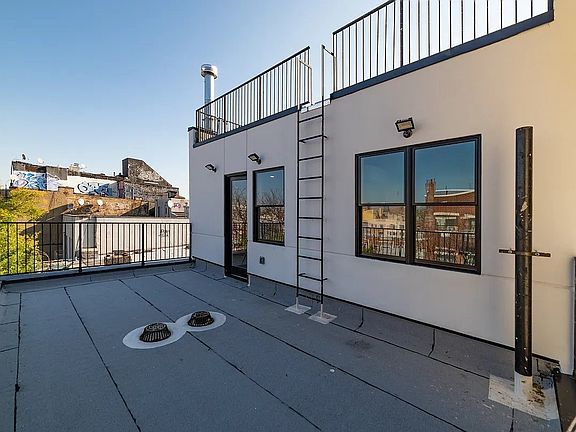 2nd image of 722 De Kalb Ave #6