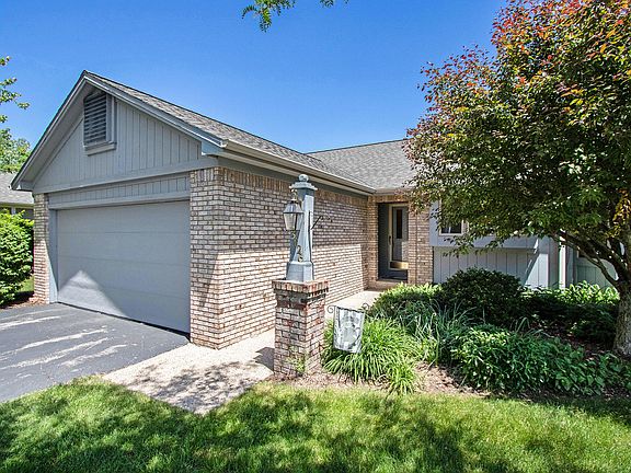 2nd image of 3026 Maple Villa Dr SE