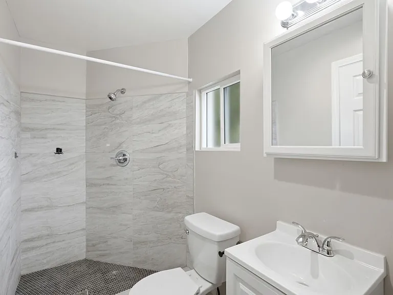 554 Ritchey St — Photo 4