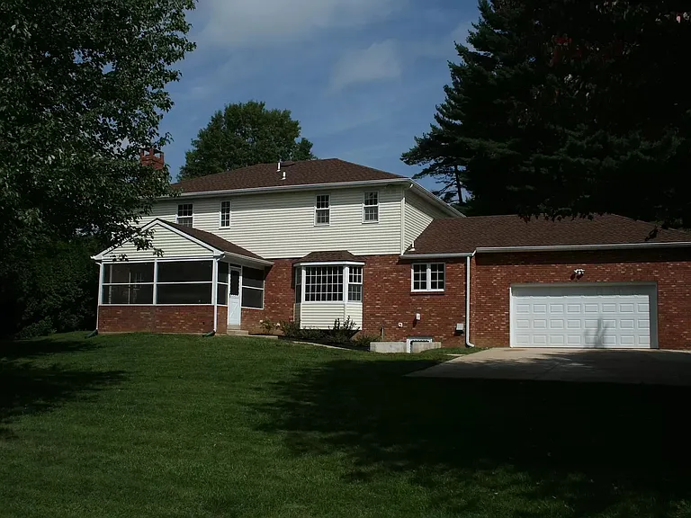 610 Westmont Dr — Photo 3