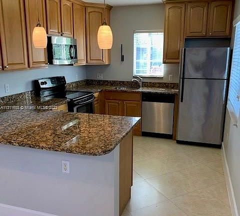 3rd image of 410 SW 15th St APT 106