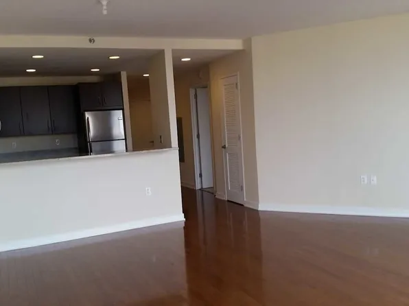 305 Palisade Avenue image 5 of 19