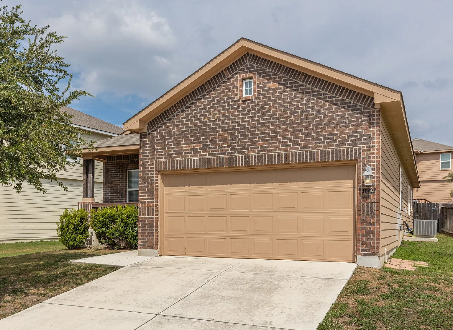 3 bed, 2.0 bath, 1600 sqft, $1,795 — Photo 2