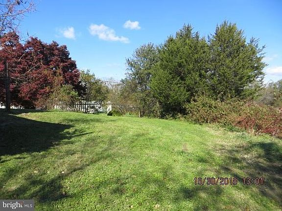 2nd image of 3121 Schoolhouse Ln