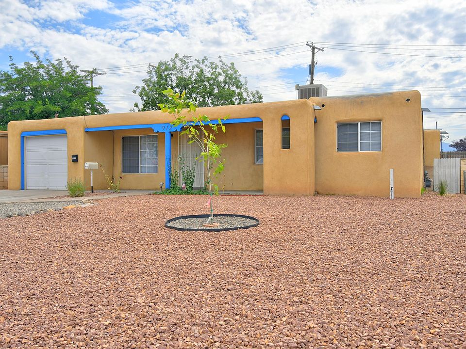1st image of 912 Cagua Dr NE