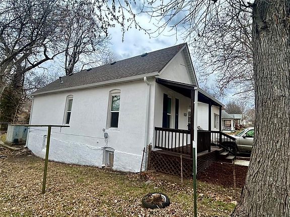 3rd image of 834 Ottawa St