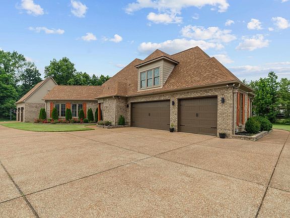 3rd image of 293 Southmill Dr