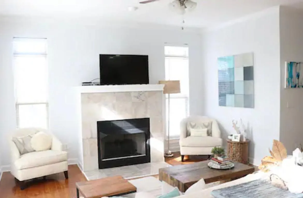 1 bed, 980 sqft, $1,985 — Photo 1