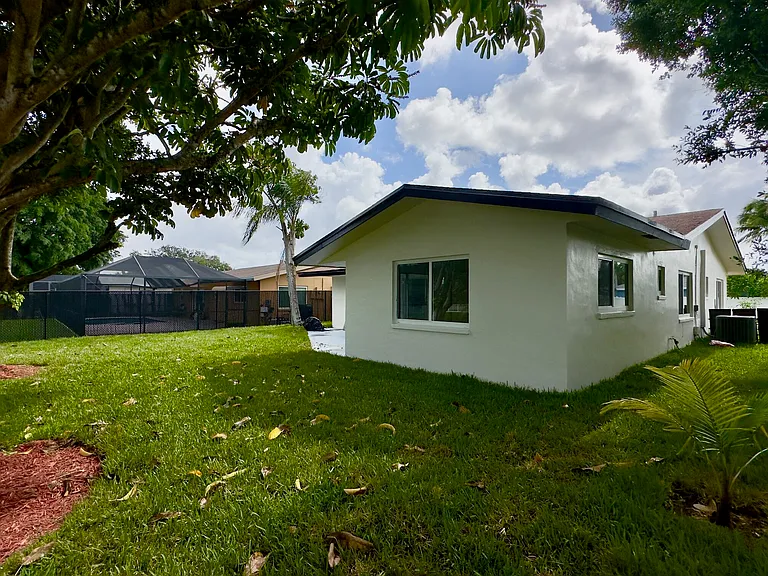 6811 NW 32nd Ave — Photo 7