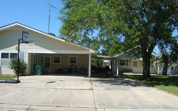 4th image of 1050 Dawn Dr