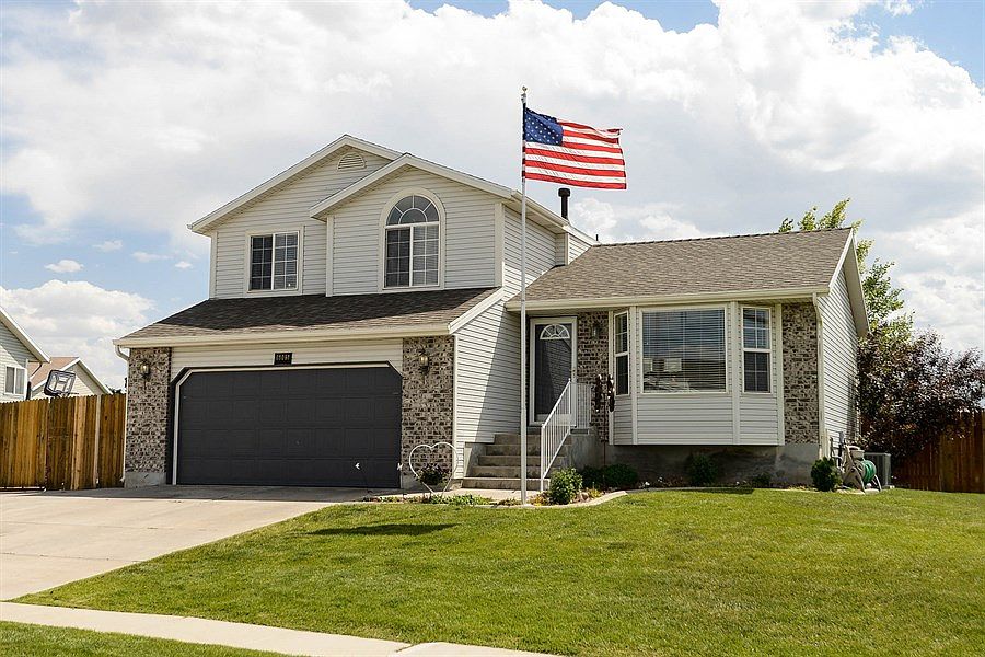 1st image of 6005 W Fox River Ln