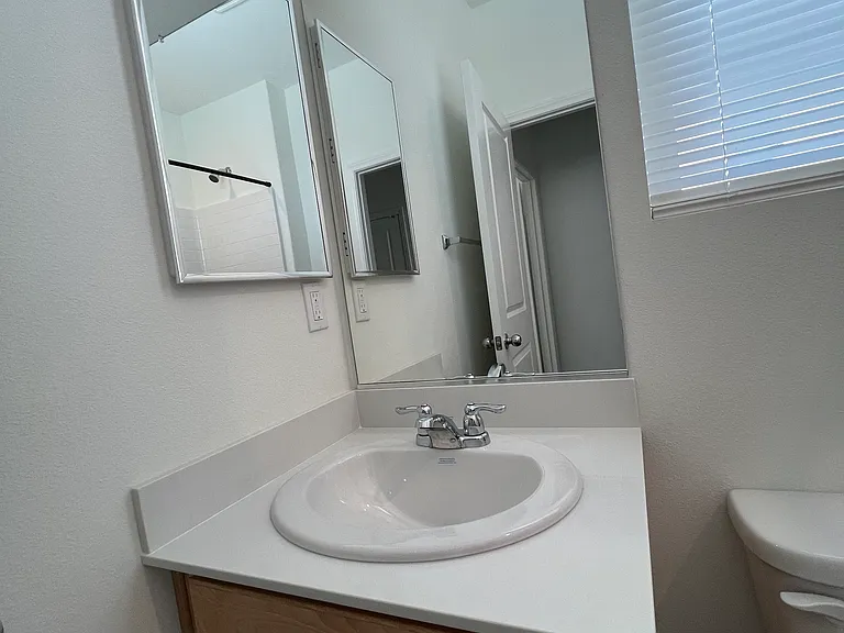 755 Royal County Ct — Photo 6