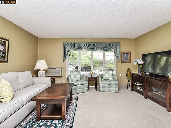 3rd image of 1117 Ptarmigan Dr APT 6