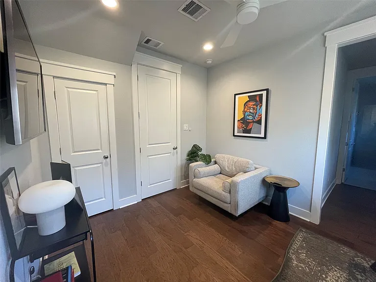902 Martin St #A — Photo 12
