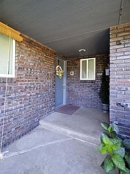 2nd image of 380 SE Highland Park Dr