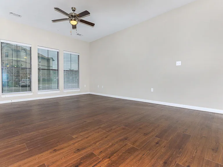 815 N Shary Blvd — Photo 22