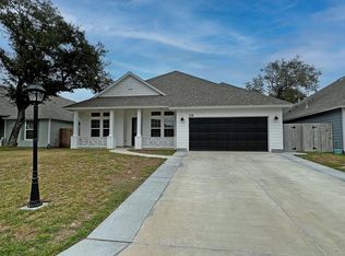 138 Norwood Oaks Dr, Rockport, TX 78382