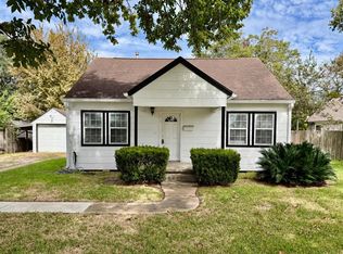 416 W Brazos Ave, West Columbia, TX 77486