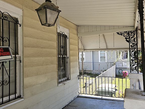 4th image of 906 E 38th St