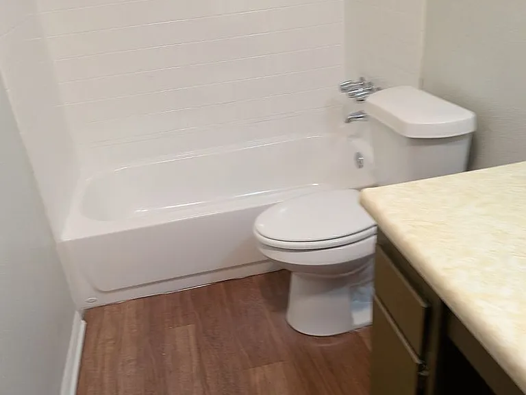 Bethany Place Apartments - Near Eldon Lyon and Downtown Bethany! — Photo 27