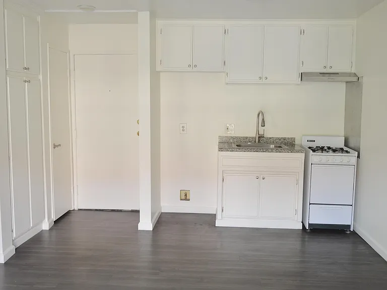 1600 W Carson St #104 — Photo 17